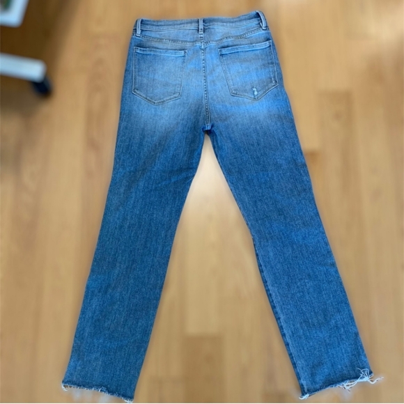 🔥NEW TO CLOSET!!!Frame Le Sylvie Raw Edge Denim🔥 - Picture 3 of 7